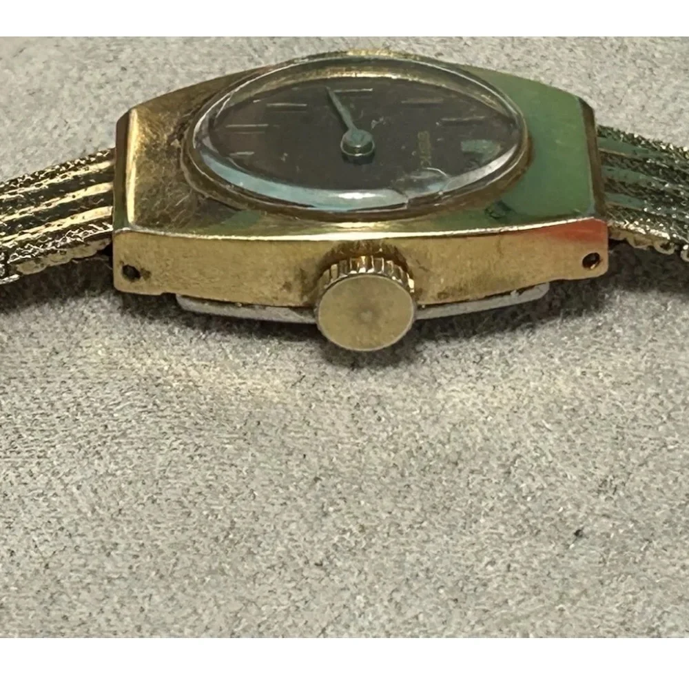 Vintage Seiko Ladies Gold Tone Manual Wind Wrist Watch 241313 Works RARE!‎